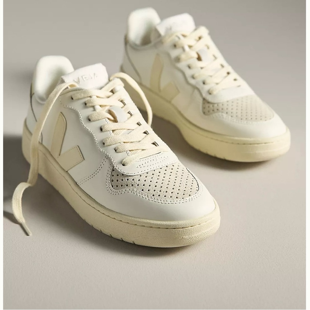Veja V-10 White Sneakers size 7